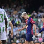 Com técnico expulso, Barcelona sofre gol no fim e empata com Betis na La Liga