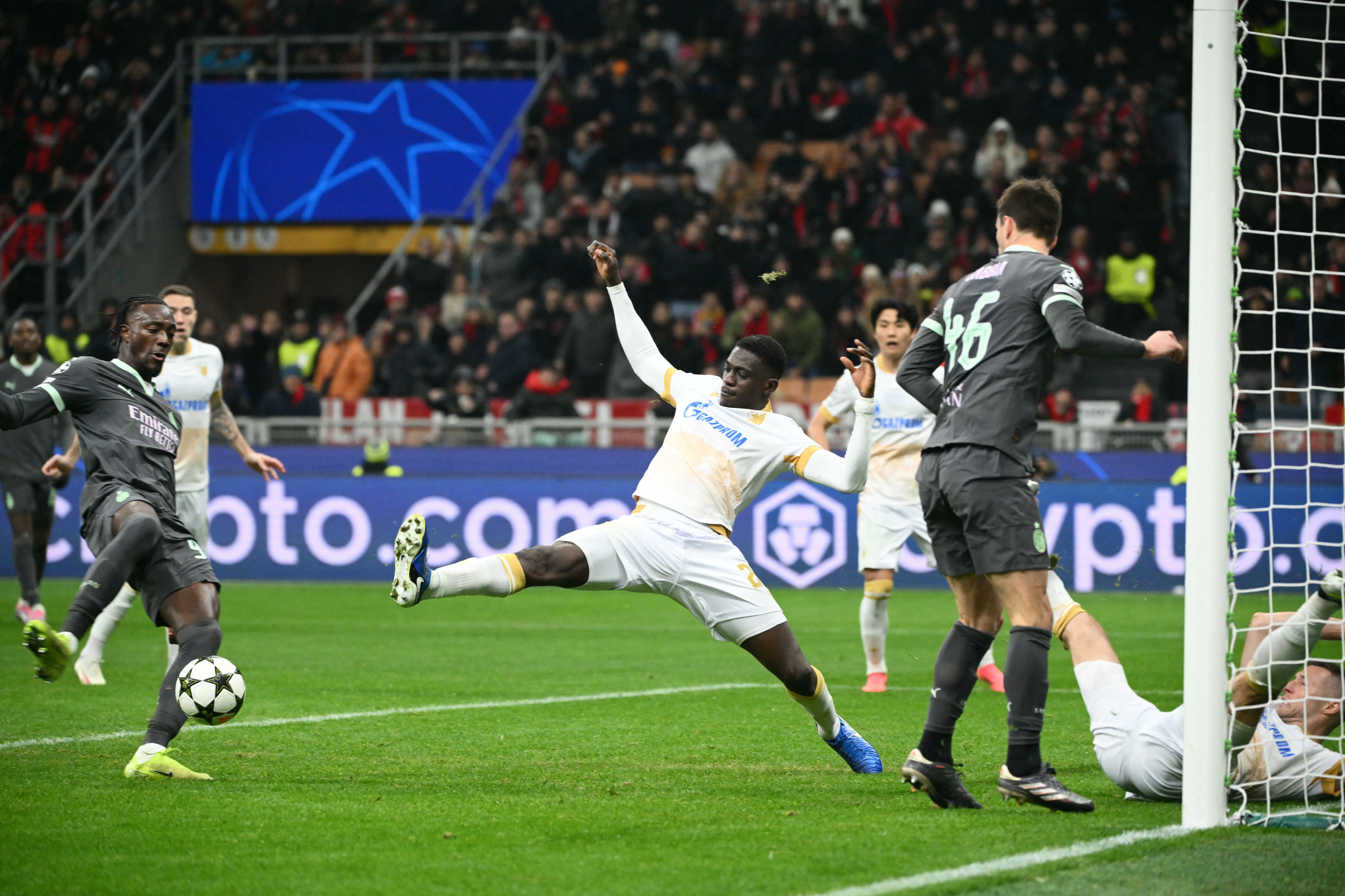 Milan marca no fim e vence o Estrela Vermelha em casa pela Champions League