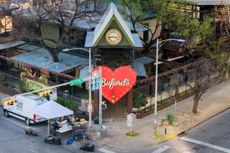 Bar universitário Buford's foi local em que ataque ocorreu
