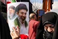 Caixão de Ali Khamenei chega a Mashhad para cerimônia de sepultamento