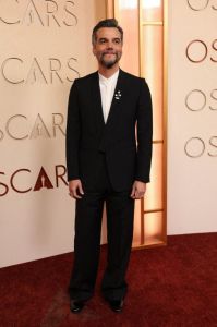 Wagner Moura, protagonista de "O Agente Secreto, chega para tapete vermelho do Oscar 2026