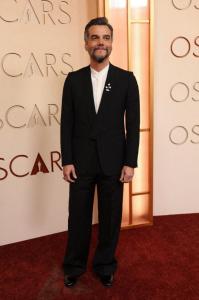 Wagner Moura, protagonista de "O Agente Secreto, chega para tapete vermelho do Oscar 2026