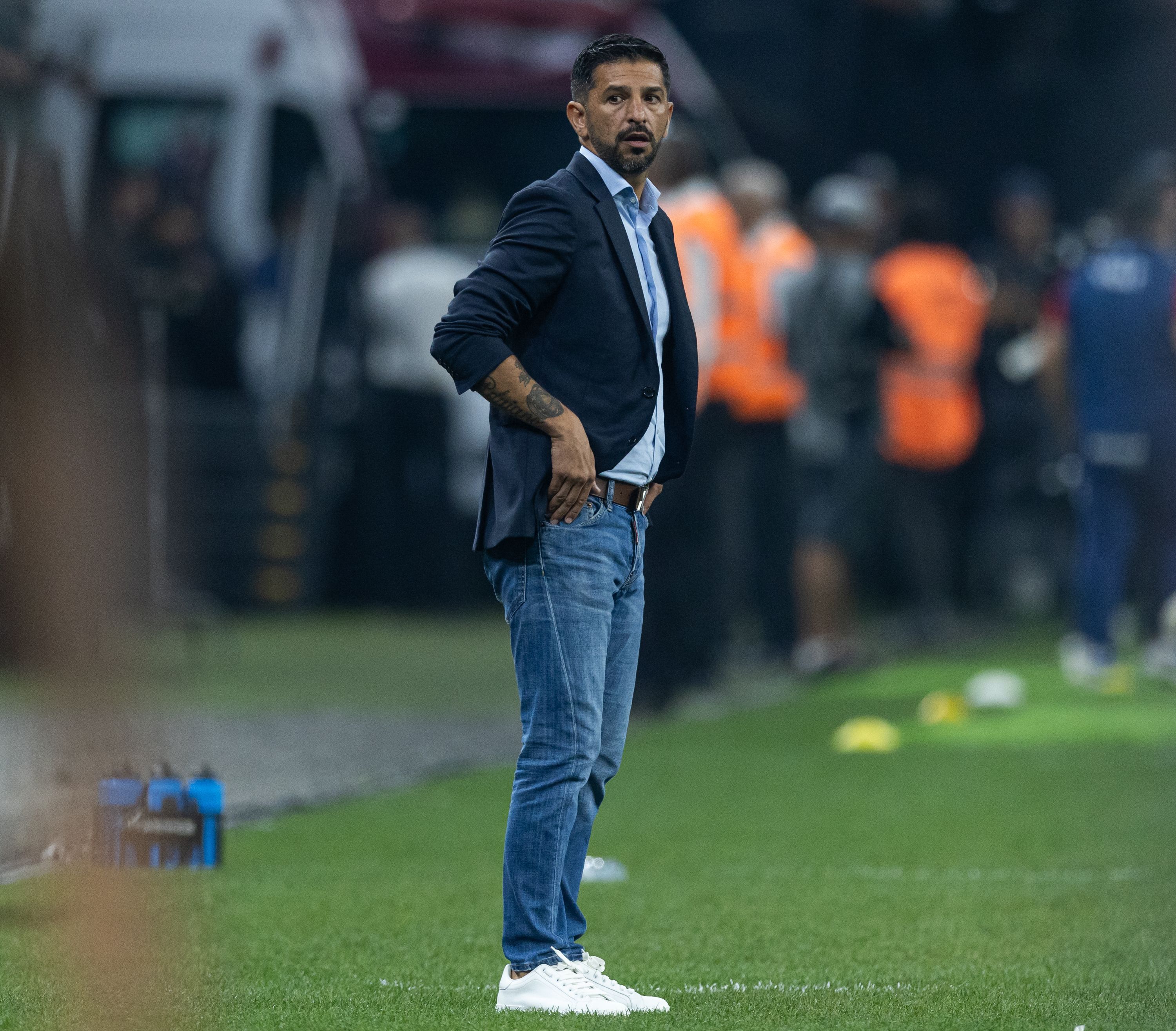Corinthians x Flamengo: Emiliano comenta mudança de data e prevê “guerra”