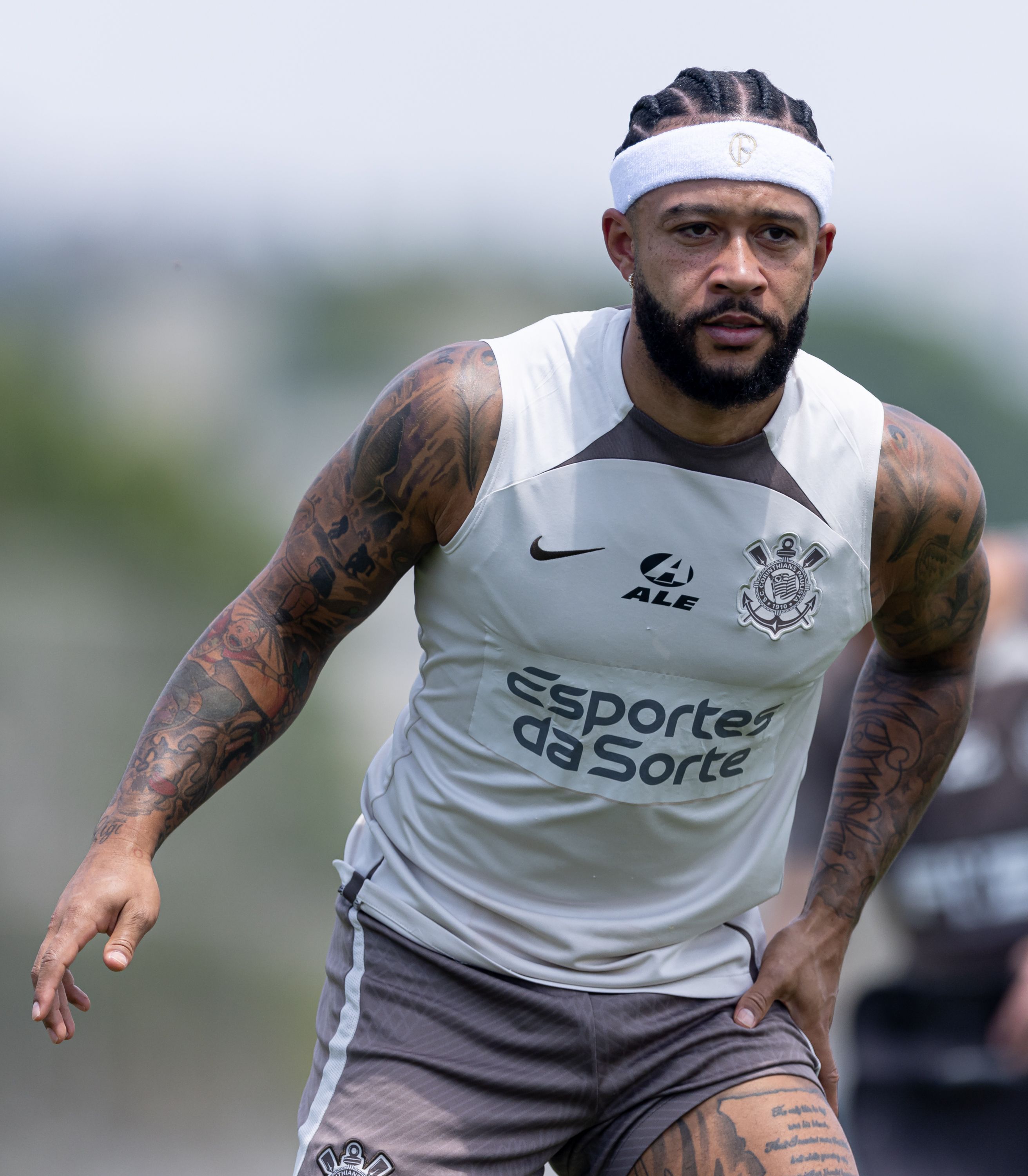 Escalação do Corinthians: Memphis Depay vira 'opção A' com ausência de Romero