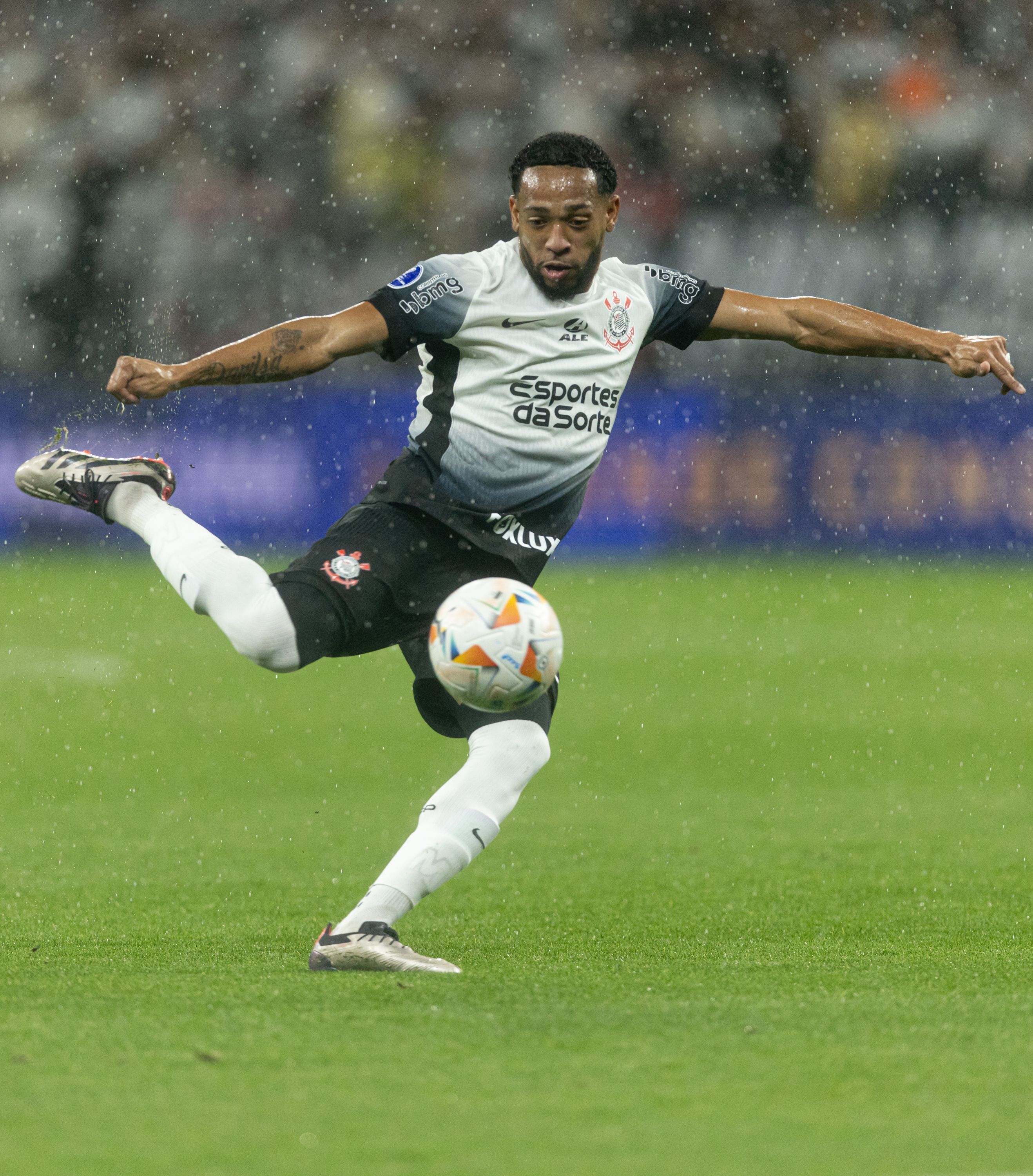 Corinthians x Racing: Ramón Díaz explica troca de Martínez por Romero
