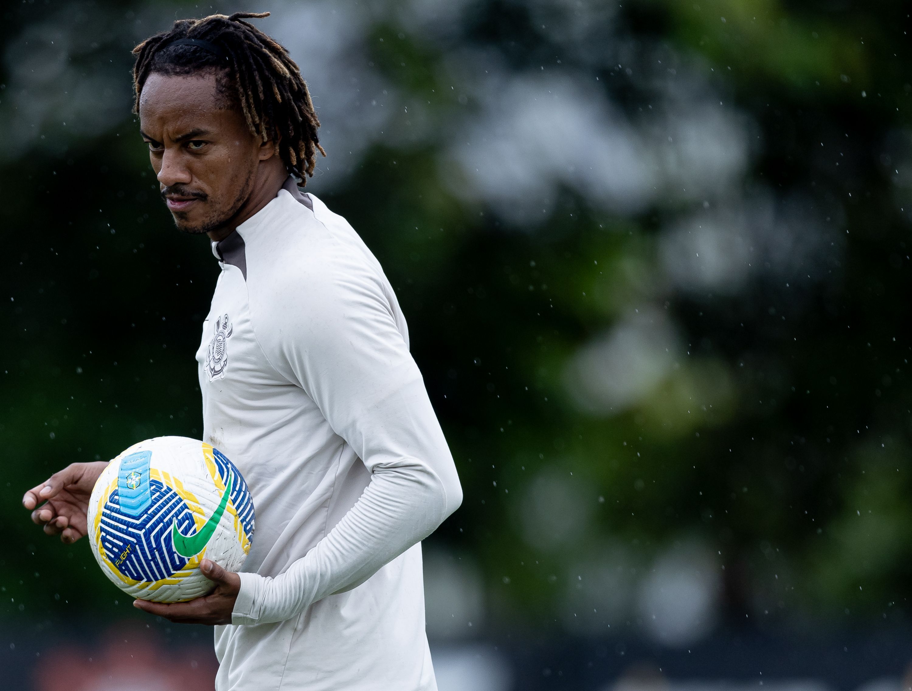 Ramón faz testes na escalação do Corinthians para duelo contra o Vitória