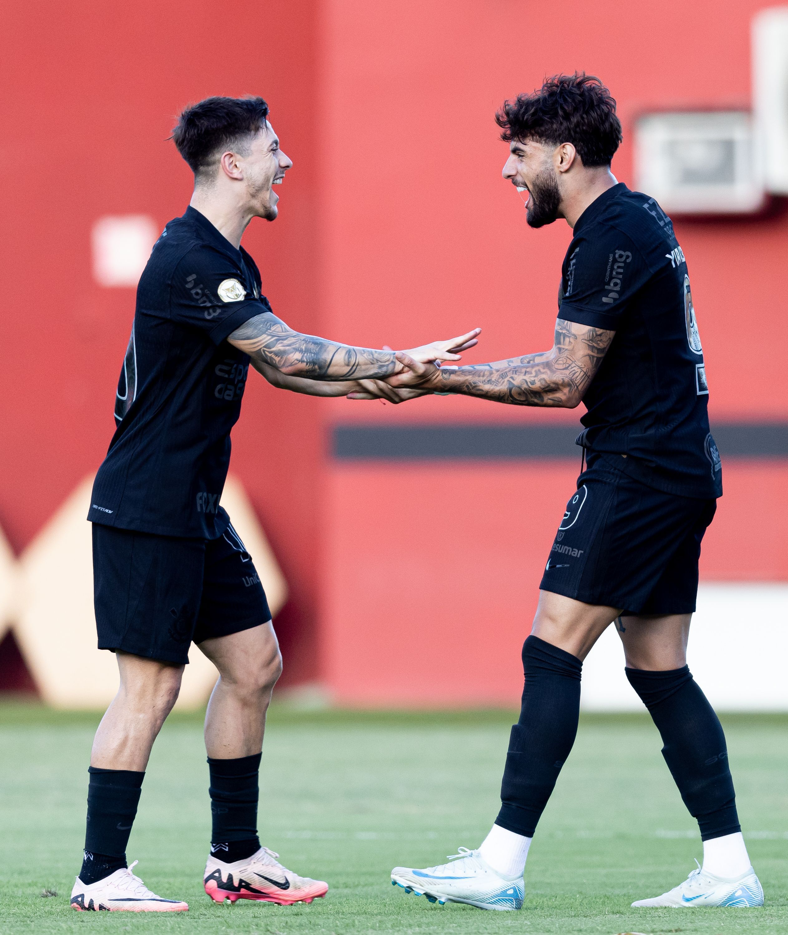 Os parceiros de Garro: quem recebeu mais assistências do argentino no Corinthians