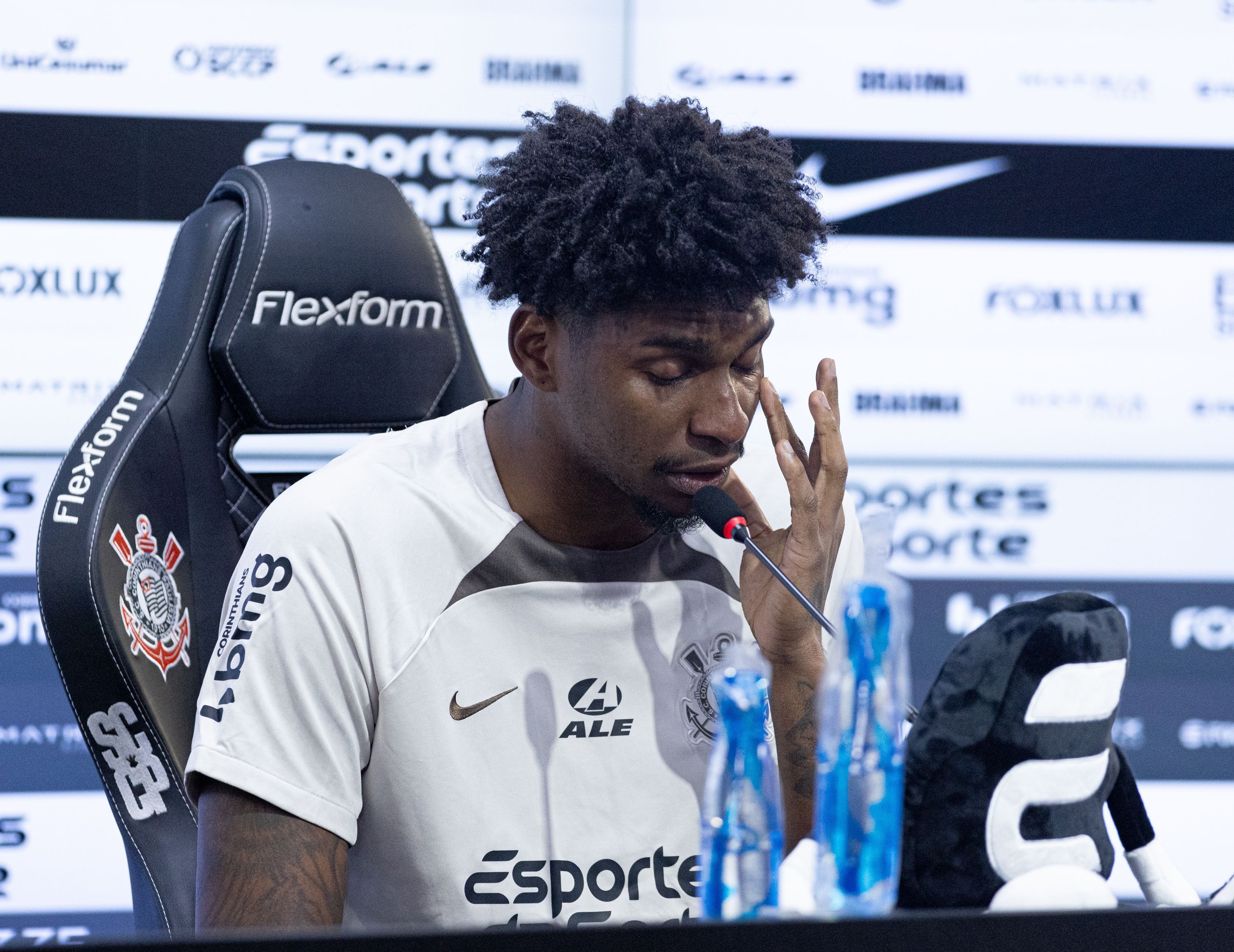 'Agora sou Timão': Hugo concede entrevista emocionante pós permanência no Corinthians
