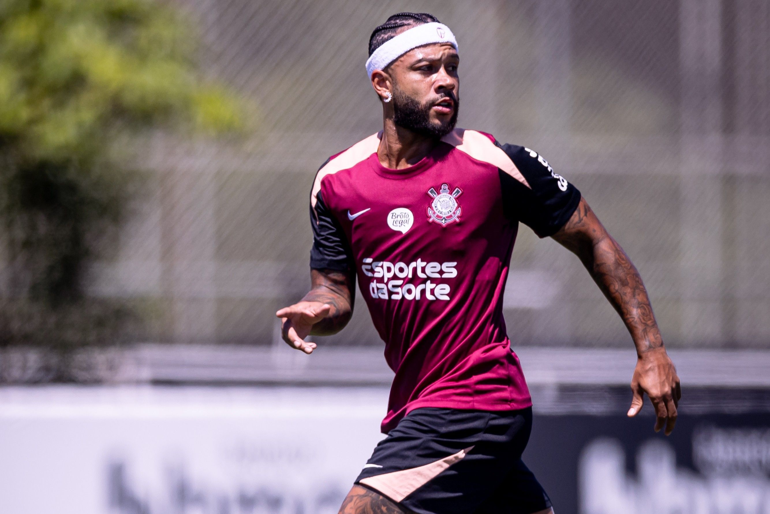 Corinthians conta com 'reforço' para tratar lesão de Memphis; entenda