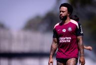 Corinthians tem dia decisivo para sacramentar renovação com Memphis Depay