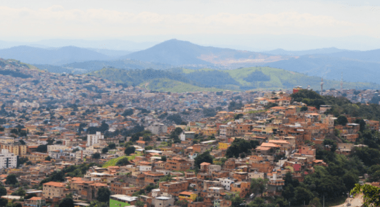 Projeto promove reparo de casas na Vila Cafezal, no Aglomerado da Serra, em BH
