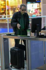 Famosos foram vistos em diferentes aeroportos