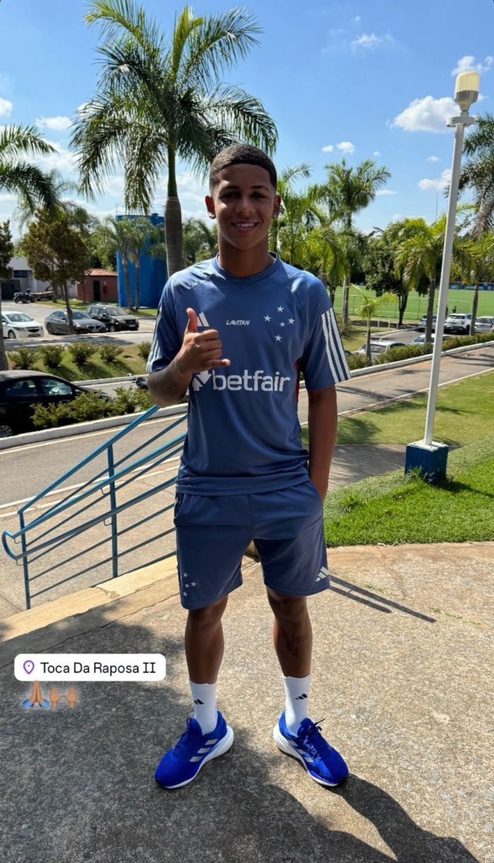 Akiles Antônio estava no Paranavaí, clube do Paraná, que pertence ao cantor Gusttavo Lima Akiles Antônio estava no Paranavaí, clube do Paraná, que pertence ao cantor Gusttavo Lima