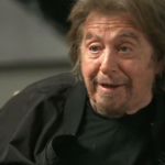 Al Pacino surpreende e revela estampa inusitada de capinha de celular; confira