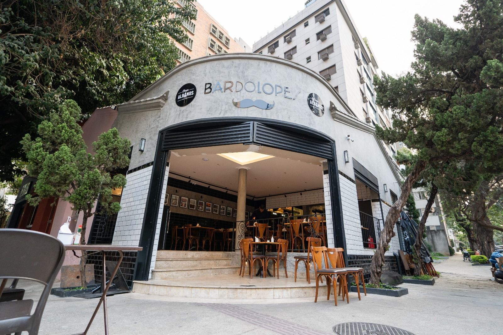 Cervejaria Albanos e Bar do Lopes se unem em uma collab exclusiva
