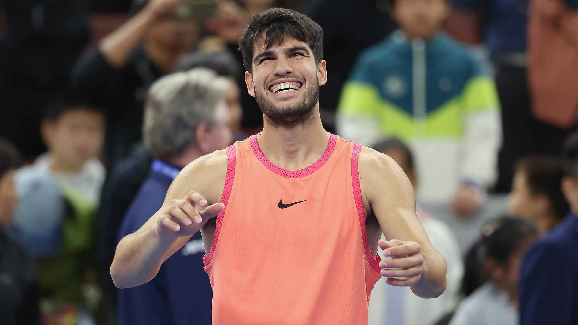 Tênis: Alcaraz vence Medvedev e enfrentará Sinner na final do Open da China