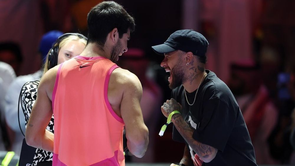 Neymar assiste a jogo de Alcaraz na Arábia Saudita e exalta tenista em encontro