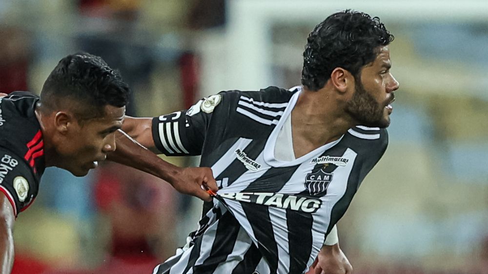 Milito revela motivo de substituição de Hulk, do Atlético, contra o Flamengo