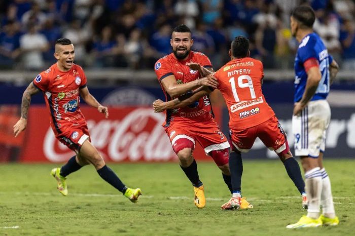Depois de abrir 3 a 0, Cruzeiro cedeu empate ao Alianza, no Mineirão