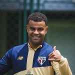 Alisson avança em recuperação e se aproxima de retorno ao São Paulo