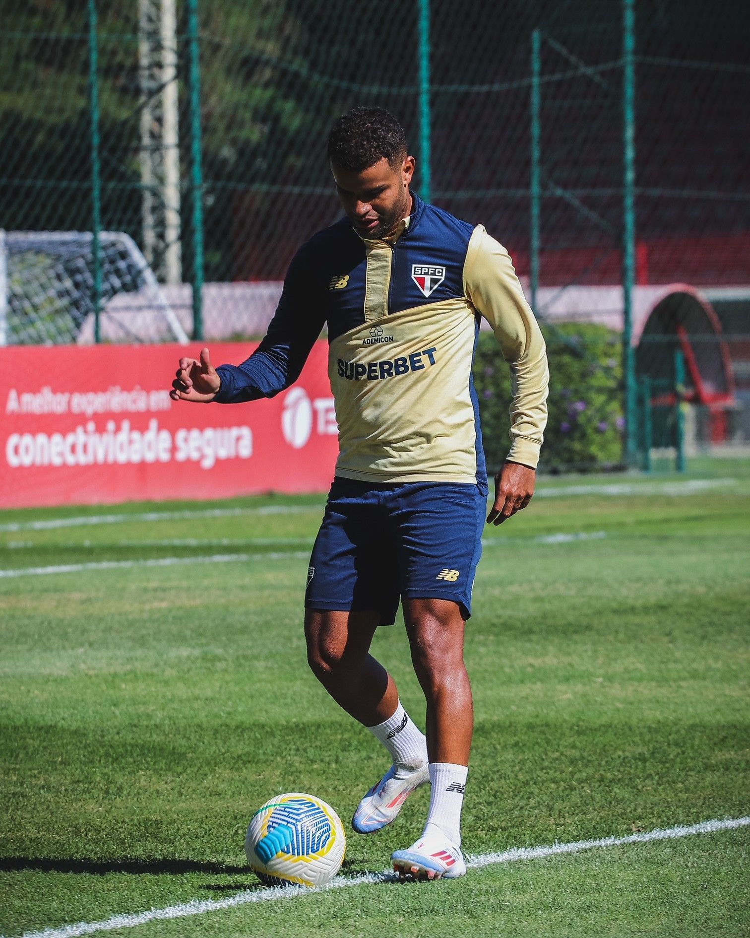 Focado, Alisson surpreende e pode ser reforço do São Paulo