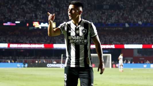 Almada foi campeão brasileiro e da Copa Libertadores em 2024, com o Botafogo • Vitor Silva/Botafogo