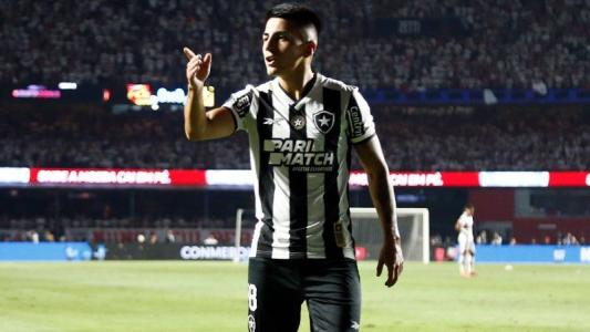 Almada foi campeão brasileiro e da Copa Libertadores em 2024, com o Botafogo • Vitor Silva/Botafogo