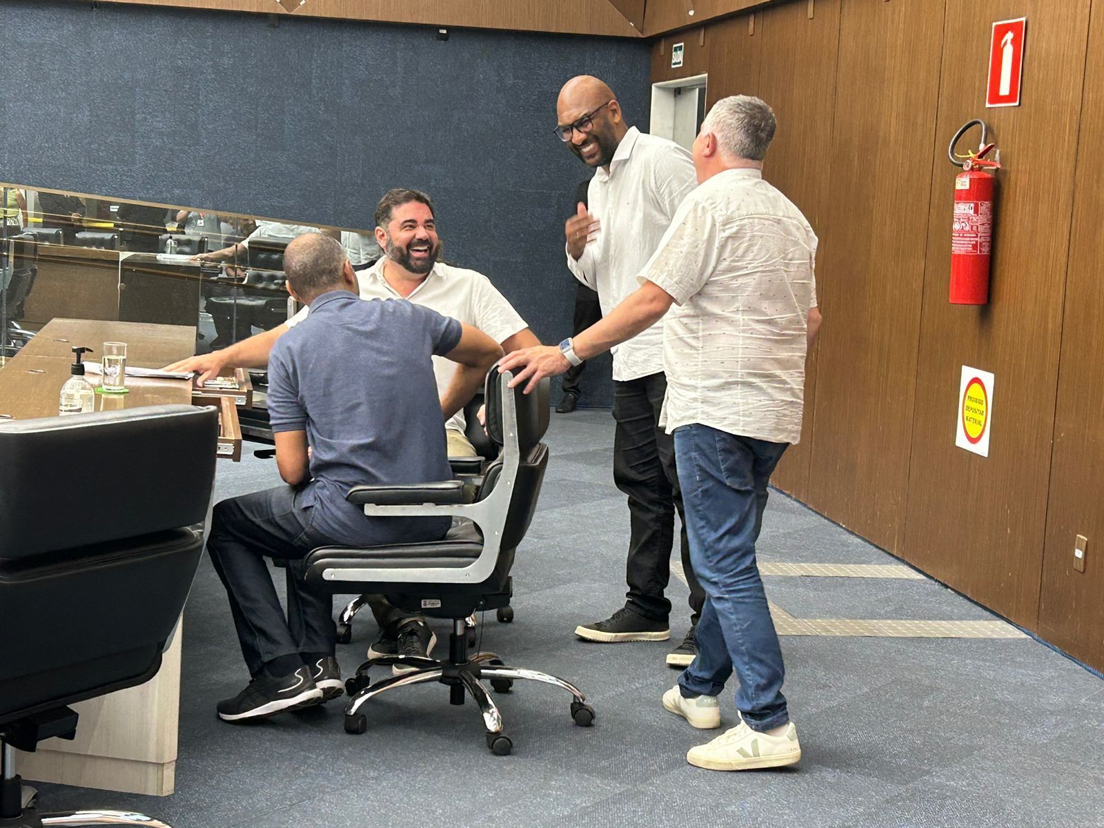 Vice de Fuad faz 'corpo a corpo' na Câmara de BH em busca de apoio no 2º turno