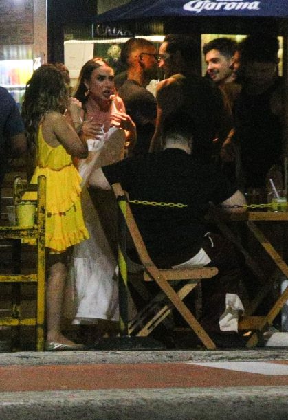 Participantes do Dança dos Famosos curtem madrugada no Rio