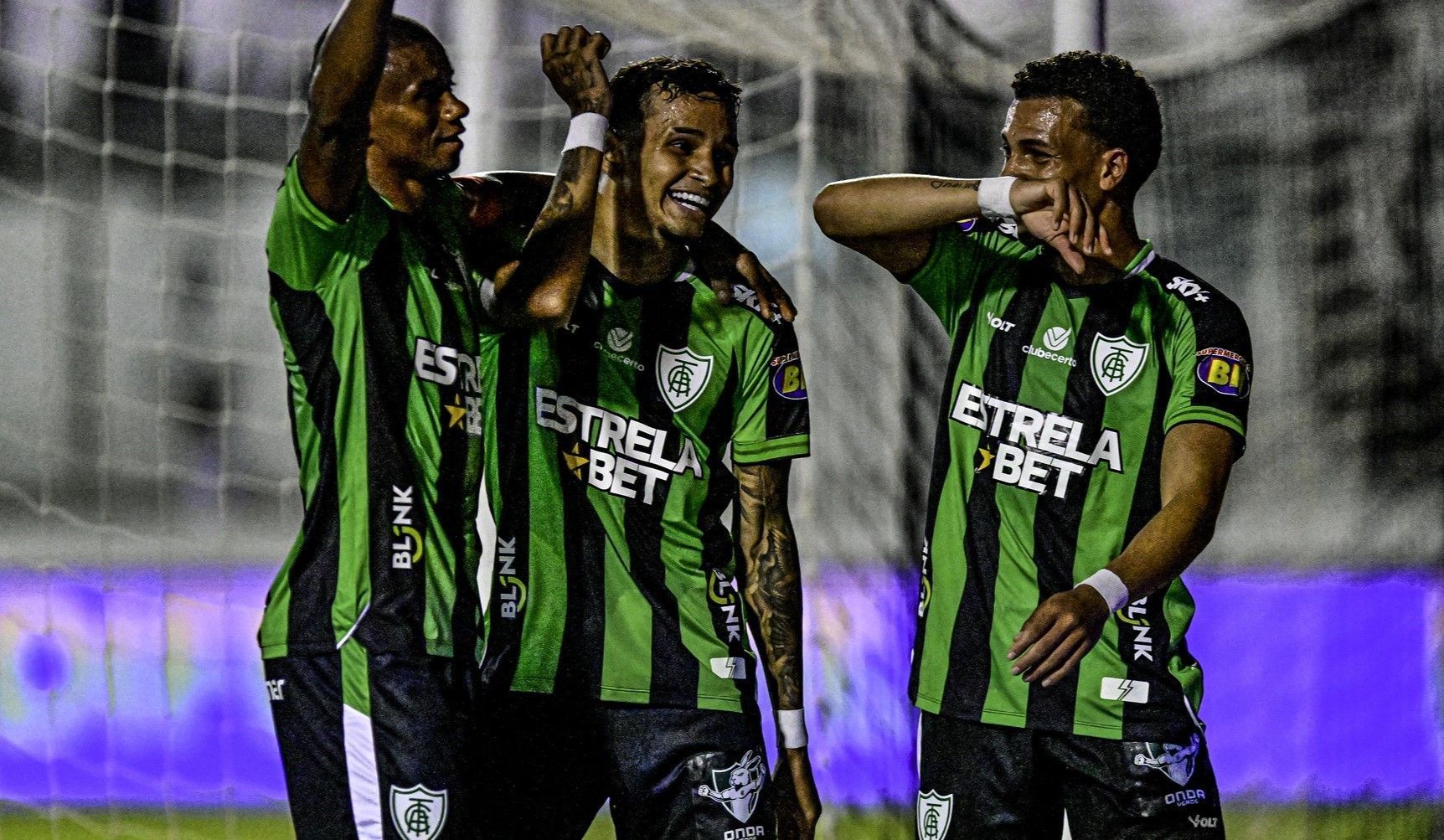 Elias salva, América vence Ponte Preta fora de casa e cola no G4 da Série B