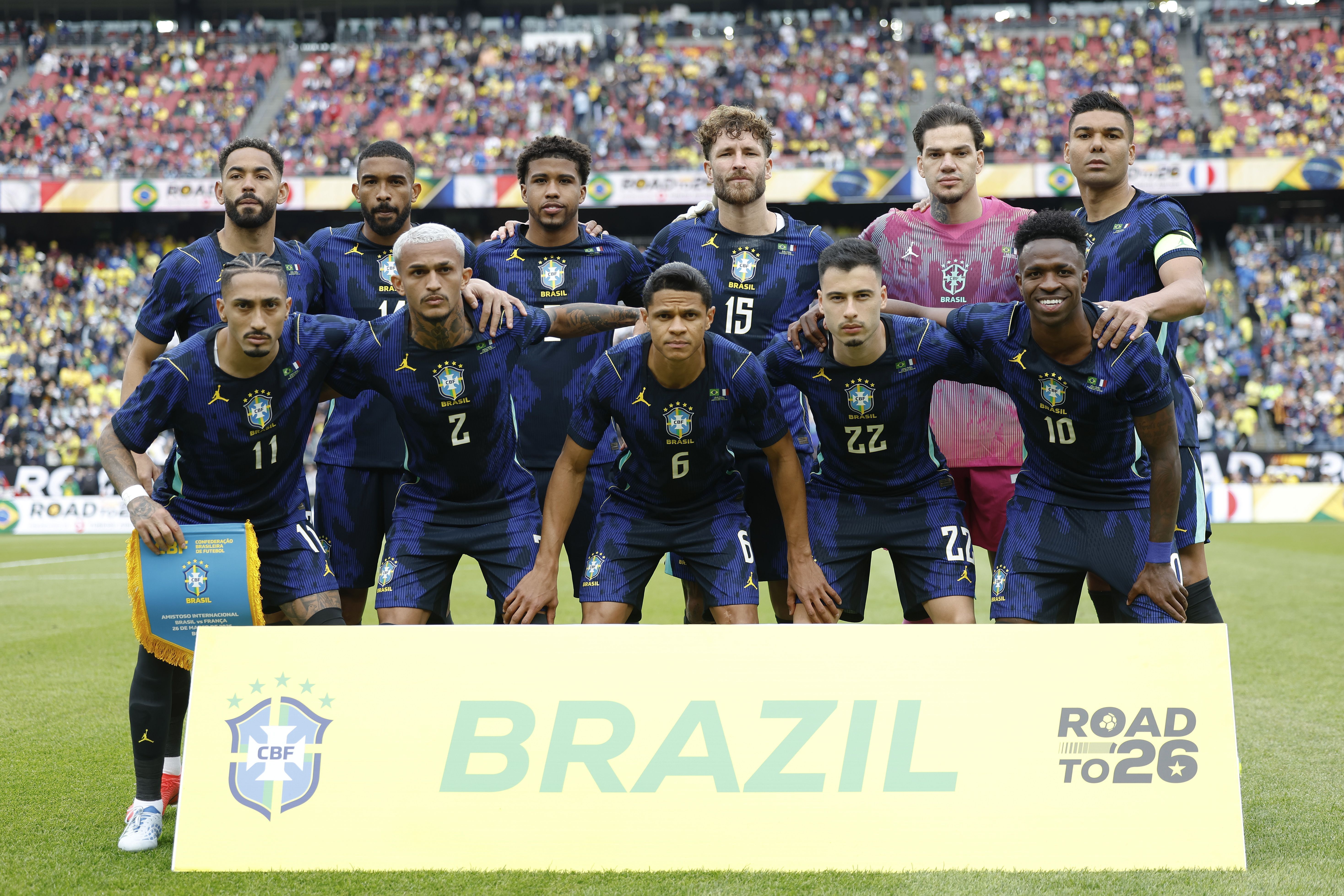 Titular da Seleção Brasileira recebe proposta de time de Messi, diz jornalista