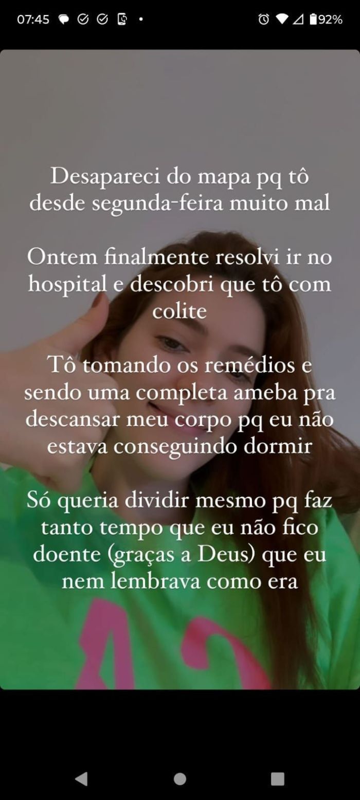 Ana Clara, de 27 anos, contou que foi diagnosticada com Colite.