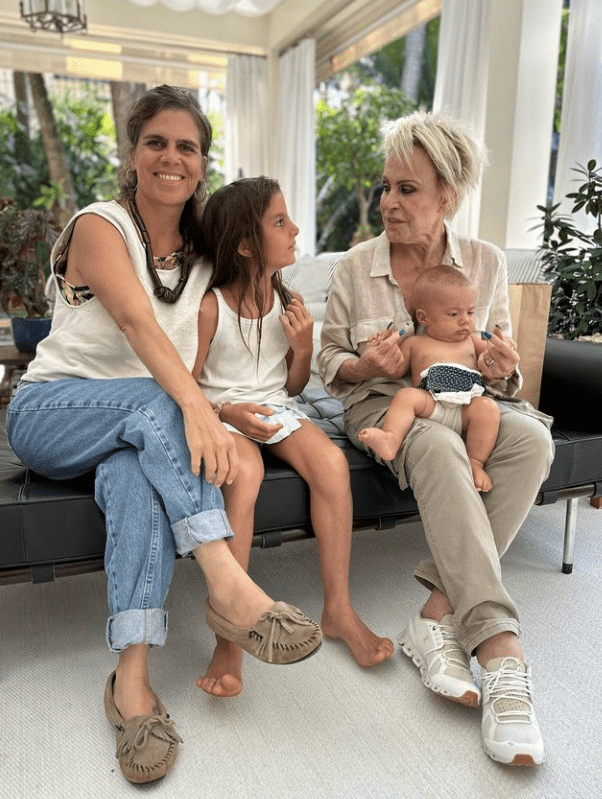 Mariana, os filhos e Ana Maria Braga Mariana, os filhos e Ana Maria Braga