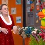 Ana Maria Braga encanta ao apresentar Mais Você vestida de Mamãe Noel