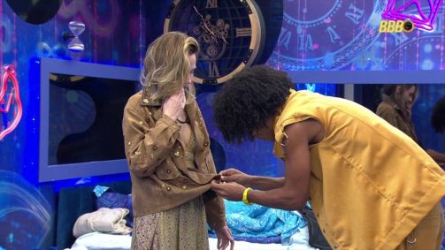 Ana Paula se irritou com figurino