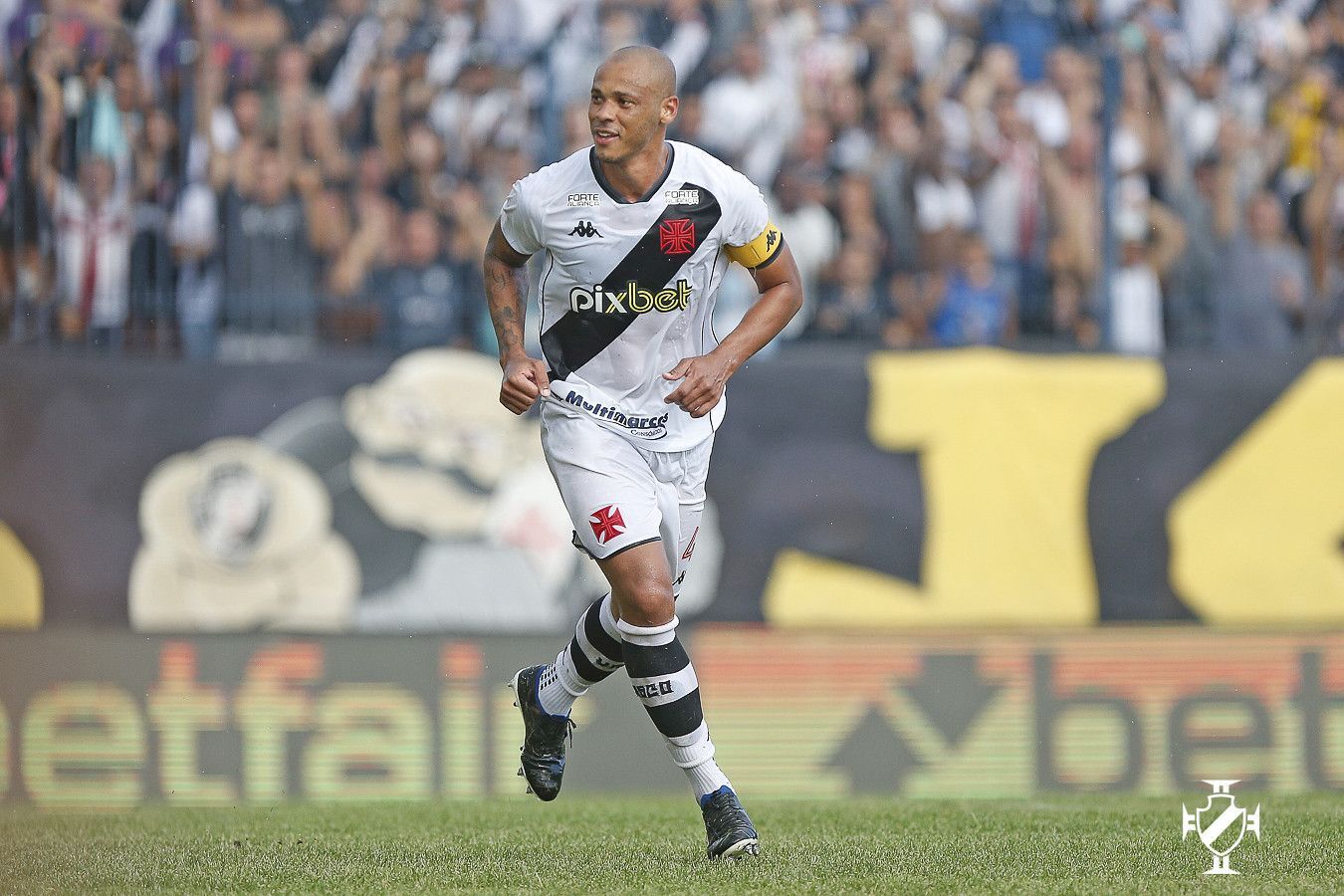 Ex-zagueiro do Vasco explica falta de adaptação de Orellano ao Brasil