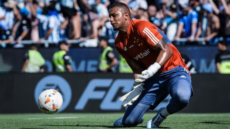 Goleiro do Cruzeiro se pronuncia após vídeos de casamento viralizarem