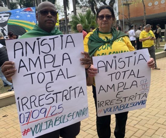 Manifestantes pedem anistia em Juiz de Fora durante feriado da Independência