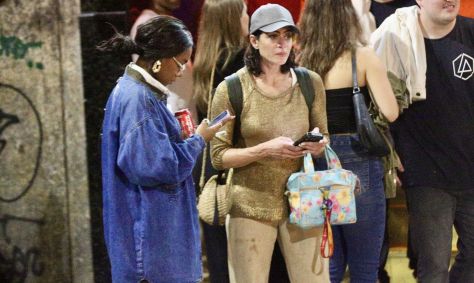 Aniversário de Maísa em boate contou com a presença de famosos