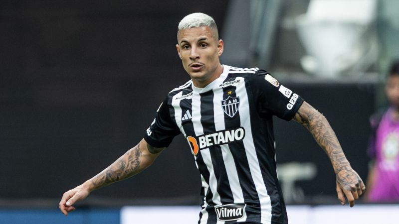Arana celebra permanência do Atlético na Série A e analisa futuro