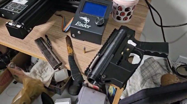 Suspeito de fabricar armas de fogo artesanais é preso no interior de SP