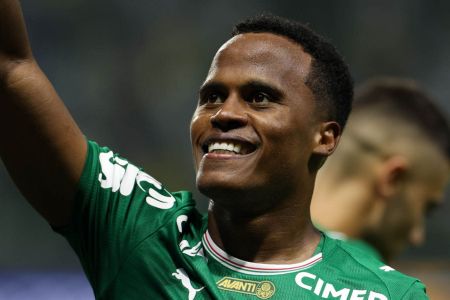 Arias celebra primeiro gol pelo Palmeiras