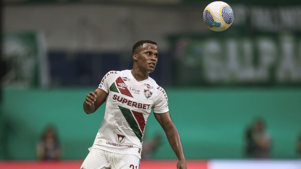 Alvo do Cruzeiro, Arias reage à possibilidade de sair do Fluminense