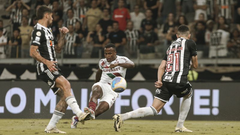 Jhon Arias no Cruzeiro? Presidente do Fluminense responde sobre especulação