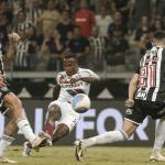 Jhon Arias no Cruzeiro? Presidente do Fluminense responde sobre especulação