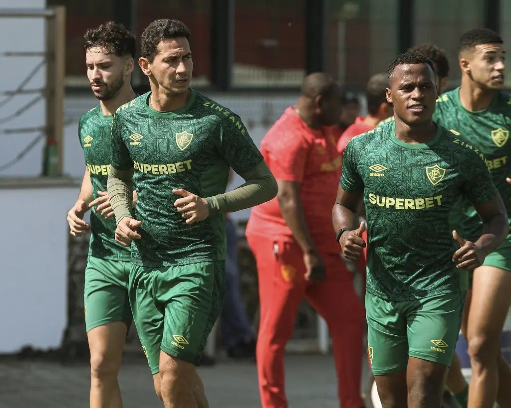 Fluminense recebe o Fortaleza no limite do Z4; Leão busca vitória para colar no líder