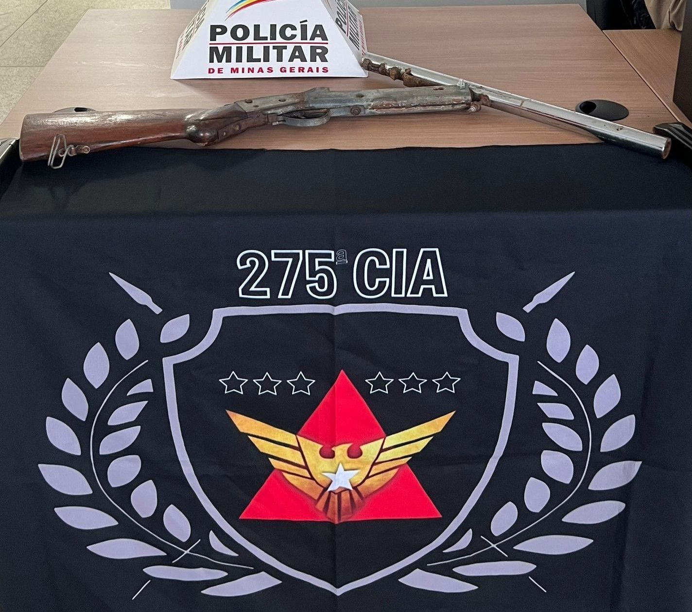 PM localiza arma em casa abandonada no Santa Cruz em Fabriciano