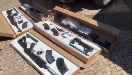PF apreende fuzis que iriam de Goiás para o Rio de Janeiro | CNN Brasil