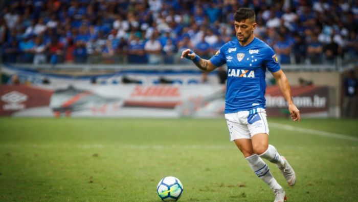 Giorgian De Arrascaeta, meia uruguaio, em ação pelo Cruzeiro em novembro de 2018