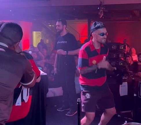 Vídeo: Arrascaeta cai na dança para celebrar título do Flamengo sobre o Atlético